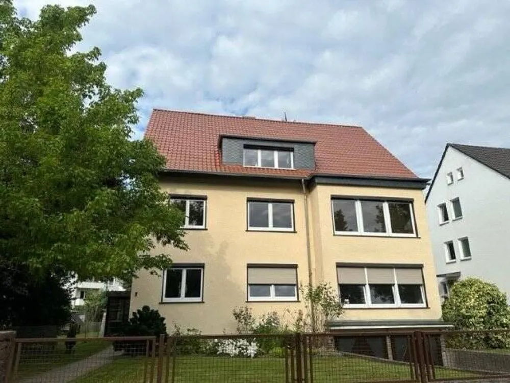 Großzügige 3,5 Zimmerwohnung mit Balkon in zentraler Toplage