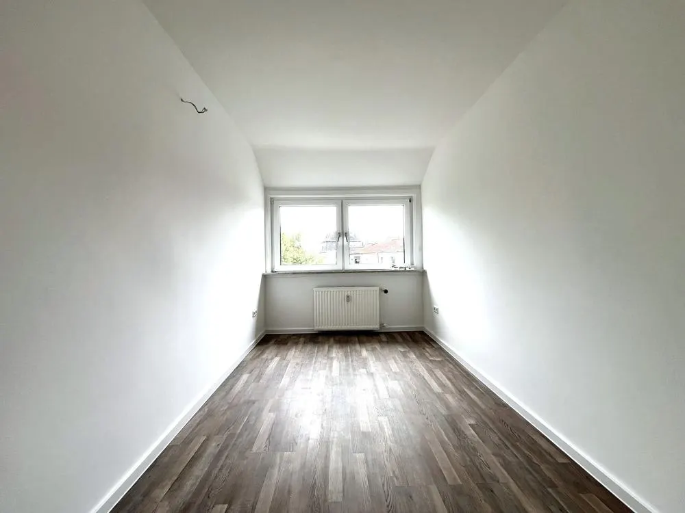 Renovated 3-Room Apartment