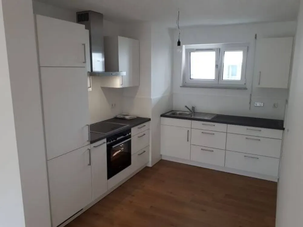 Exklusive 2-Zimmer-Wohnung mit Einbauküche und Balkon in zentraler Lage von Nürnberg