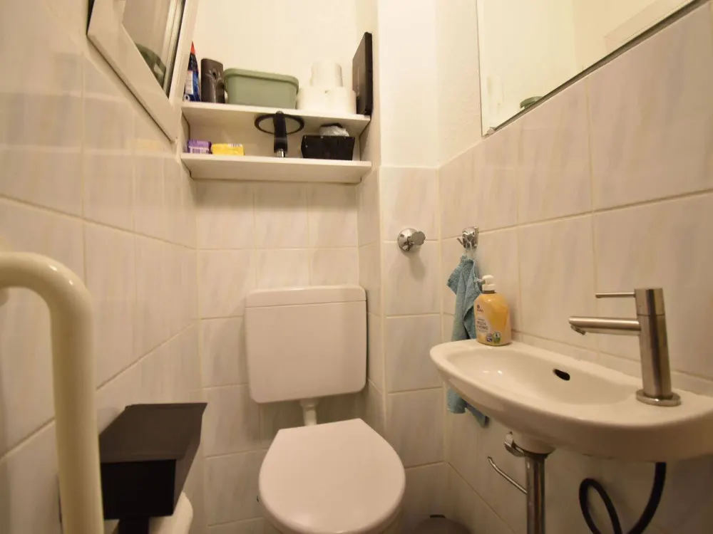 D-Heerdt! Moderne 2-Zimmer-Altbau-Wohnung mit EBK & Balkon