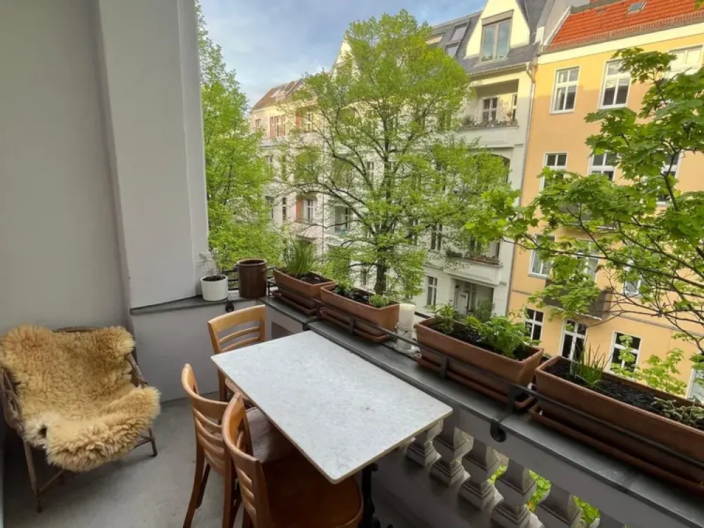 Furnished apartment in Savignyplatz area all costs inclusive, incl internet, heating, electricity