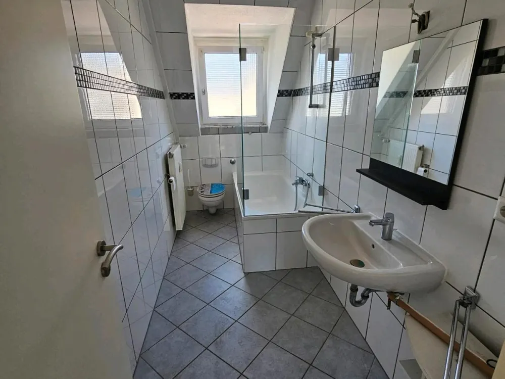 neuwertige DG-Wohnung Dortmund-Dorstfeld, Uninah !!!!
