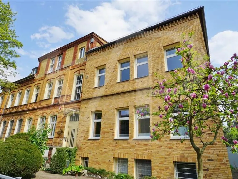 Großzügige Maisonette mit Terrasse, Wintergarten, Kamin & Sauna
