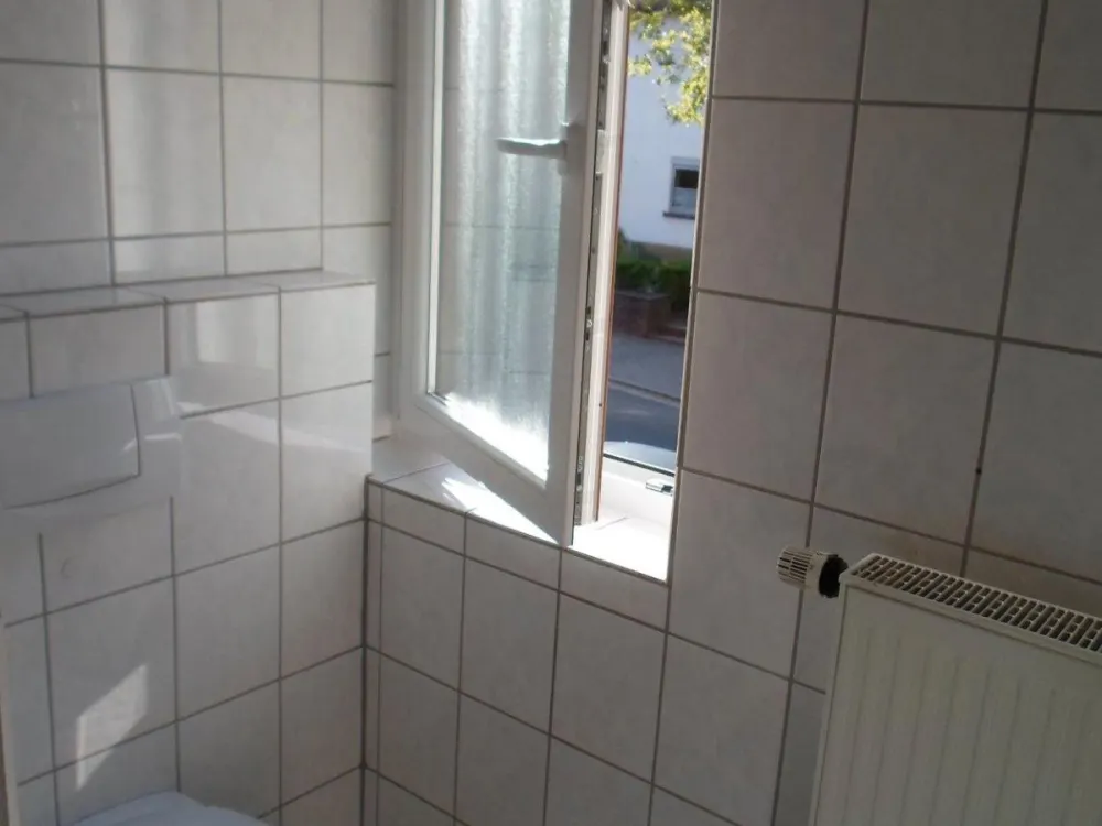 3-room apartment with kitchen and bathroom, beautiful large old building apartment near the park, very central, additional costs included