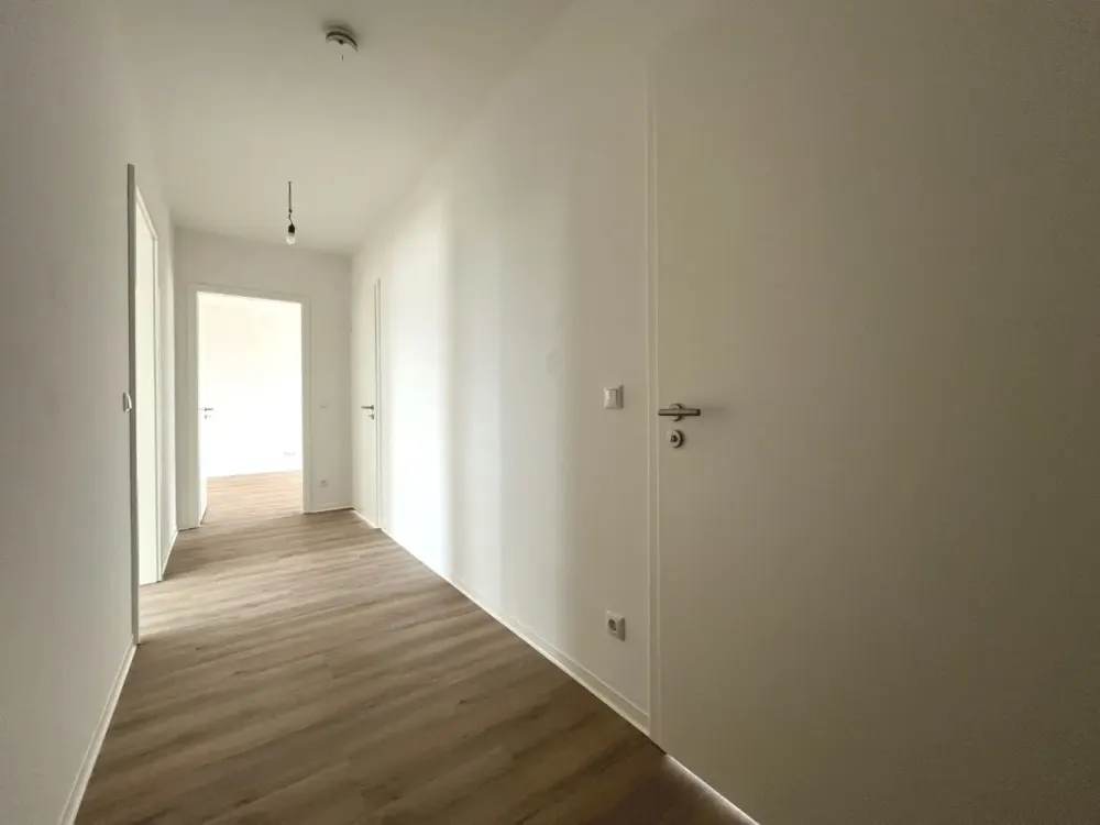 Neubau: Moderne 2-Zimmer-Dachgeschosswohnung mit Tageslichtbad und Loggia | Optional mit EBK