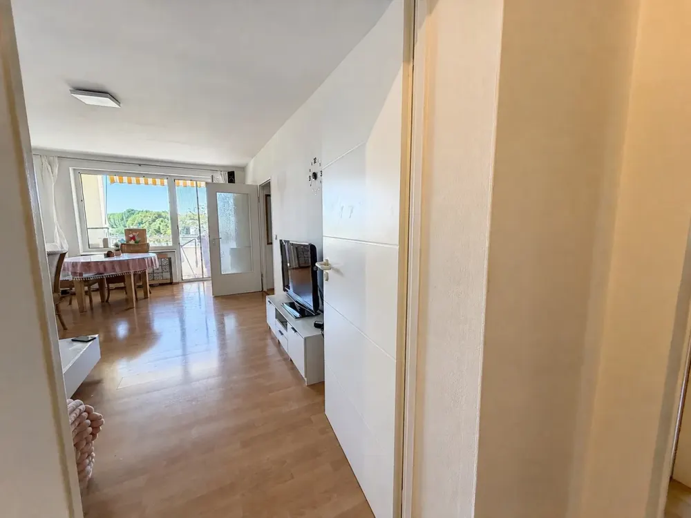 Möblierte 3-Zimmer-Wohnung mit Balkon, ca. 75 m² in Eschborn