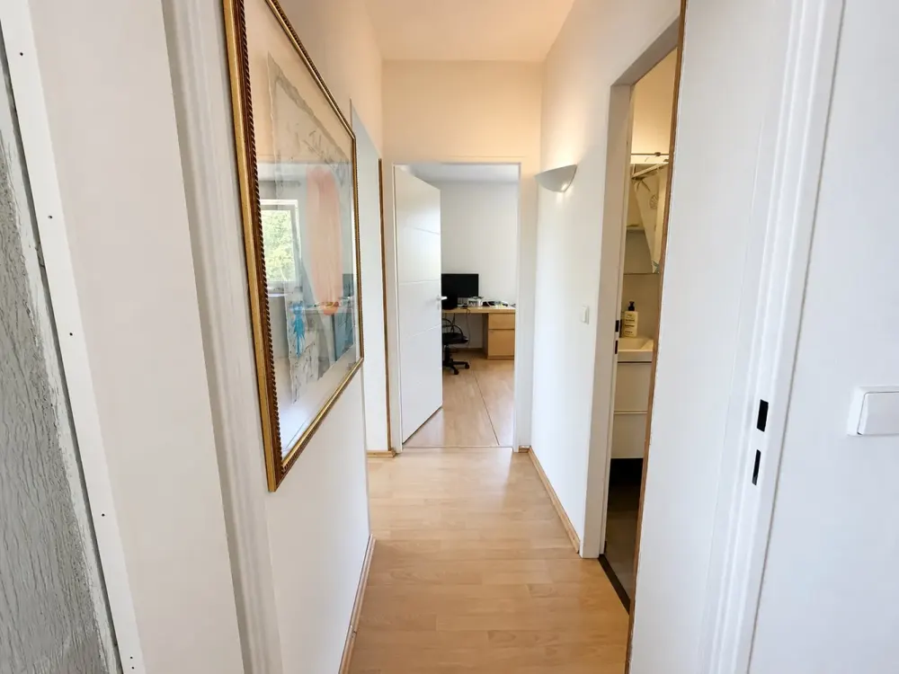Möblierte 3-Zimmer-Wohnung mit Balkon, ca. 75 m² in Eschborn
