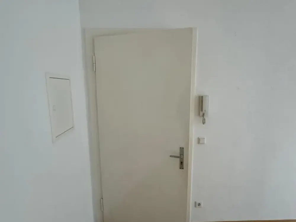 Helle 1-Zimmer-Wohnung mit separatem Bad (über öffentlichen Flur) nahe dem Volksgarten