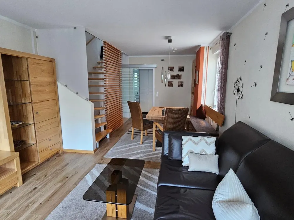 Vollmöblierte 3-Zimmer-Maisonette-Wohnung mit Garten plus Hobbyraum in München-Waldperlach