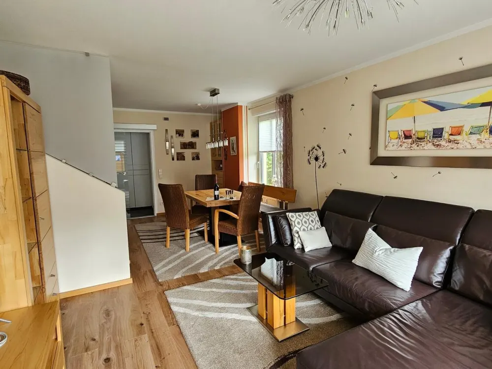 Vollmöblierte 3-Zimmer-Maisonette-Wohnung mit Garten plus Hobbyraum in München-Waldperlach