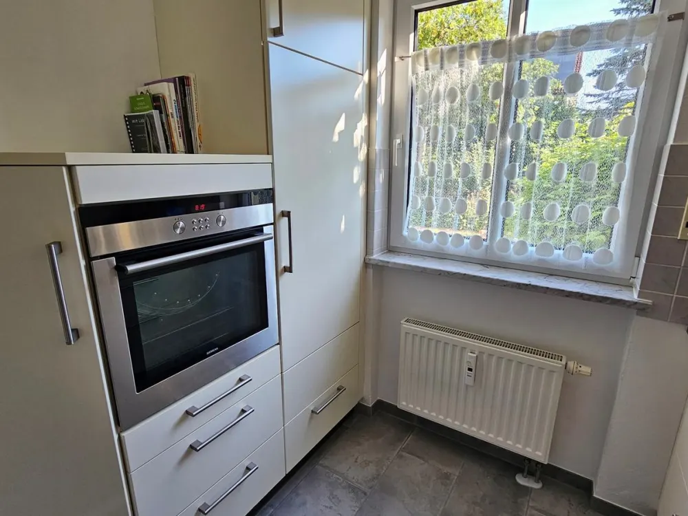 Vollmöblierte 3-Zimmer-Maisonette-Wohnung mit Garten plus Hobbyraum in München-Waldperlach