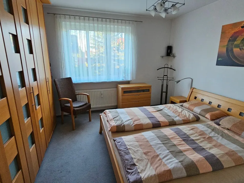 Vollmöblierte 3-Zimmer-Maisonette-Wohnung mit Garten plus Hobbyraum in München-Waldperlach