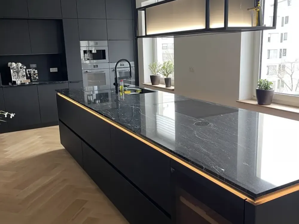 Kernsanierte 160qm Wohnung mit 2 Balkonen am Wöhrder See & Tullnaupark