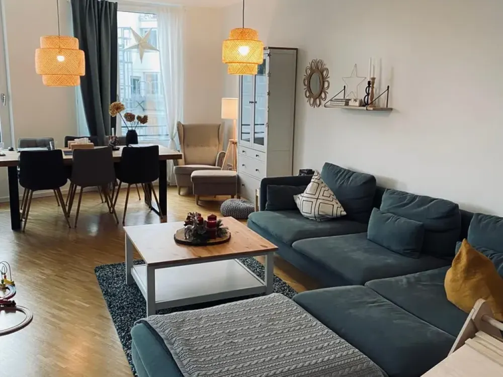 Helle 3-Zimmer-Wohnung mit Balkon und Rheinblick, Parkett & Fußbodenheizung