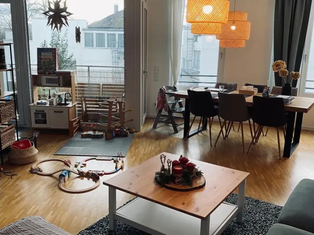 Helle 3-Zimmer-Wohnung mit Balkon und Rheinblick, Parkett & Fußbodenheizung