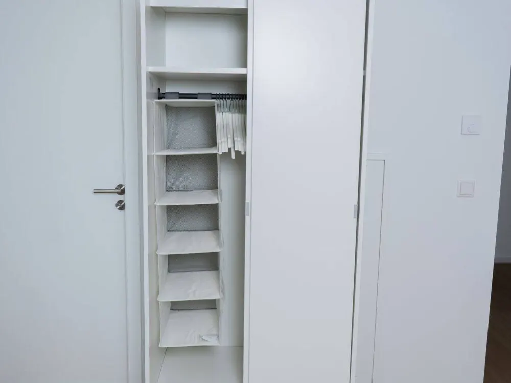 Möbliert wohnen ohne Nachzahlung, Studio in der zweiten Etage