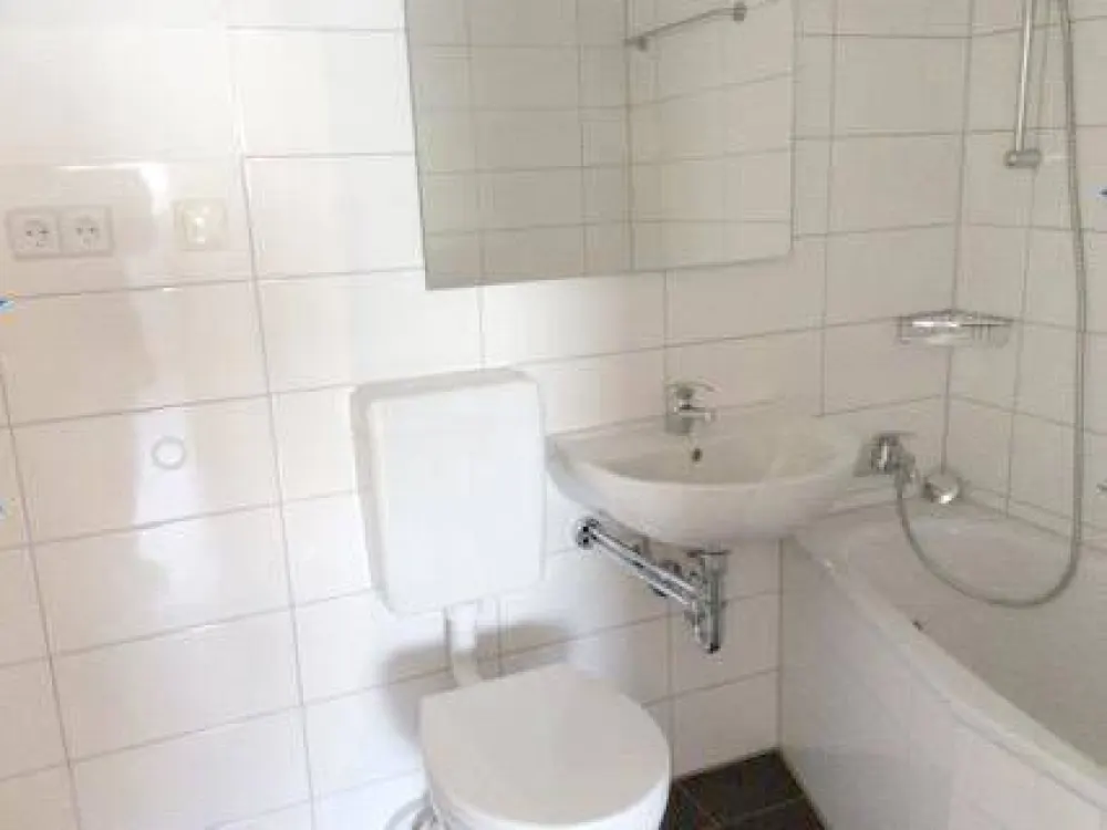 Sanierte 3 Raum Wohnung mit Balkon!