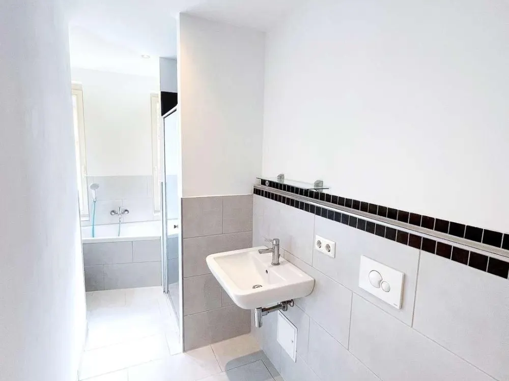 Mit Dusche und Wanne! Inkl. EBK