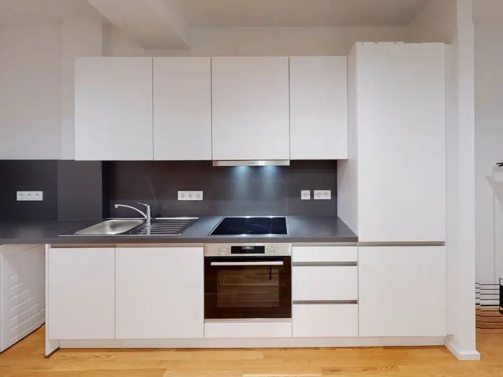 Eichwaldstraße 60385: 1-Room Apartment with Balcony on the 2nd Floor in Frankfurt am Main