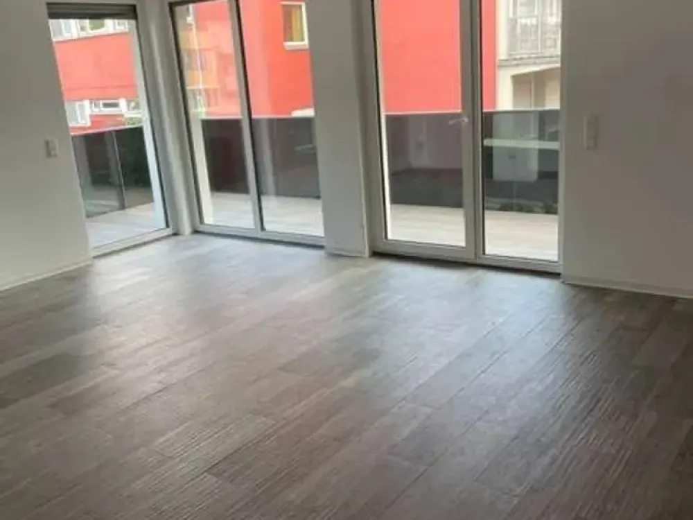 Modern 1.5-Room Apartment with Large Balcony & Built-in Kitchen in Mühlburg