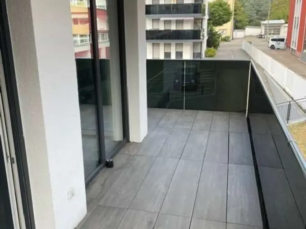 Modern 1.5-Room Apartment with Large Balcony & Built-in Kitchen in Mühlburg