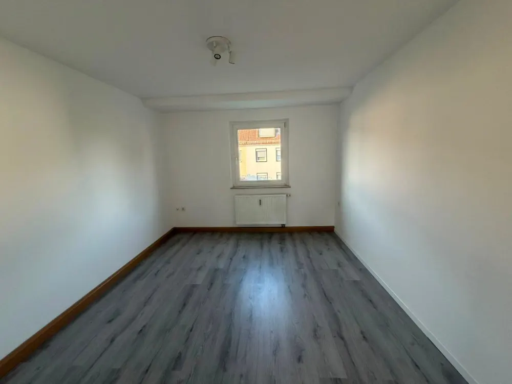 Frisch renovierte 2-Zimmer-Wohnung im 1. Obergeschoss