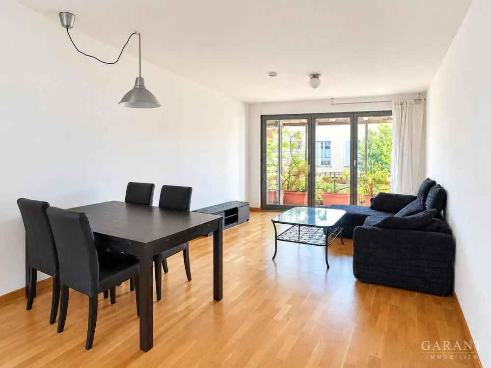 Wohnen am Olympiapark: helle drei Zimmer mit großem Südbalkon in Schwabing