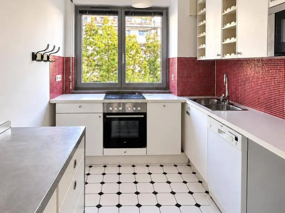 Wohnen am Olympiapark: helle drei Zimmer mit großem Südbalkon in Schwabing