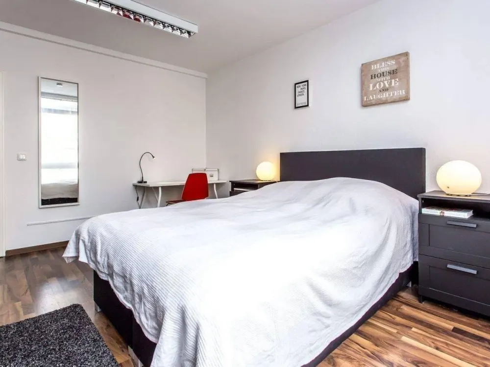 Ab 15.09.2026 - modern eingerichtetes Zimmer in 9er WG - top Lage in Sachsenhausen