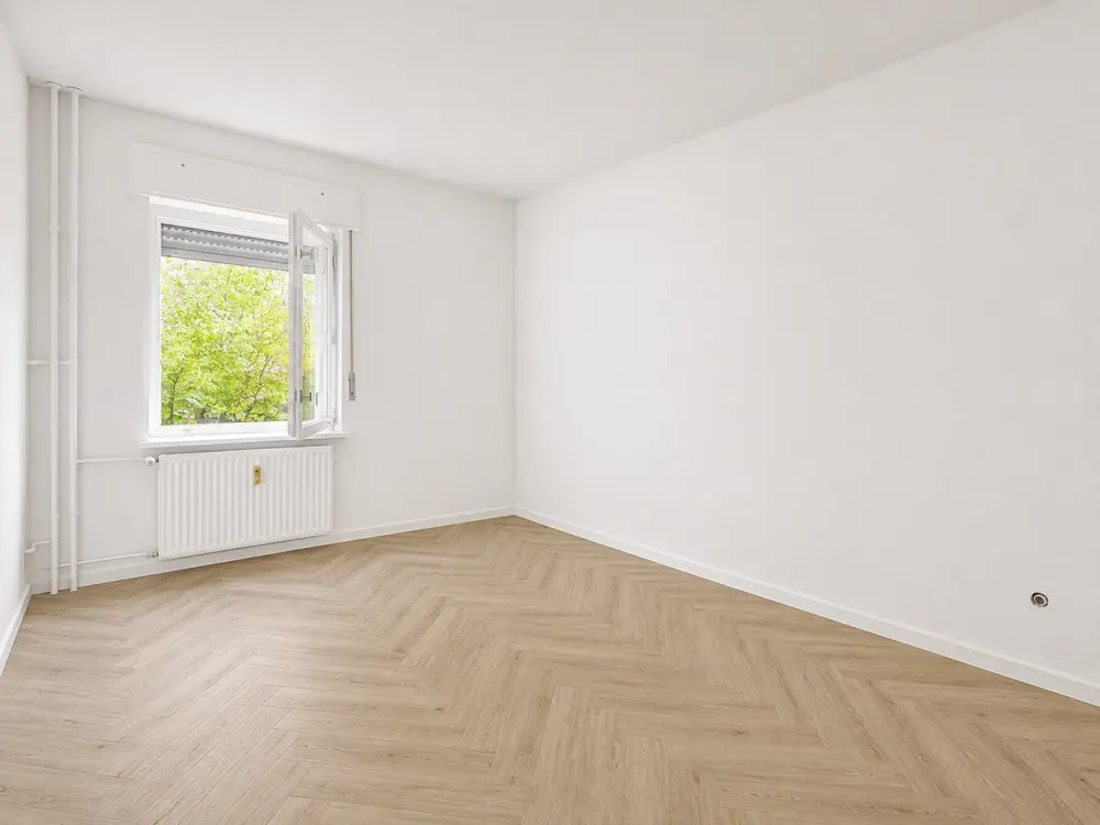 Kernsanierter Erstbezug: Helle 4-Zimmer-Wohnung mit EBK, WG-geeignet