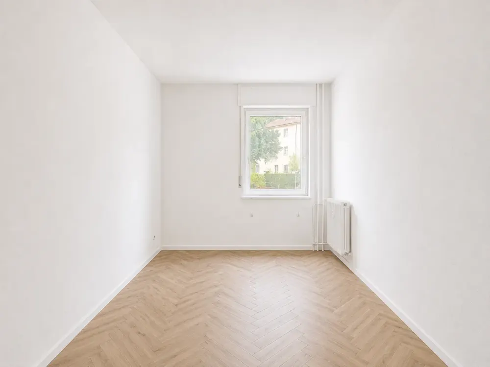 Kernsanierter Erstbezug: Helle 4-Zimmer-Wohnung mit EBK, WG-geeignet