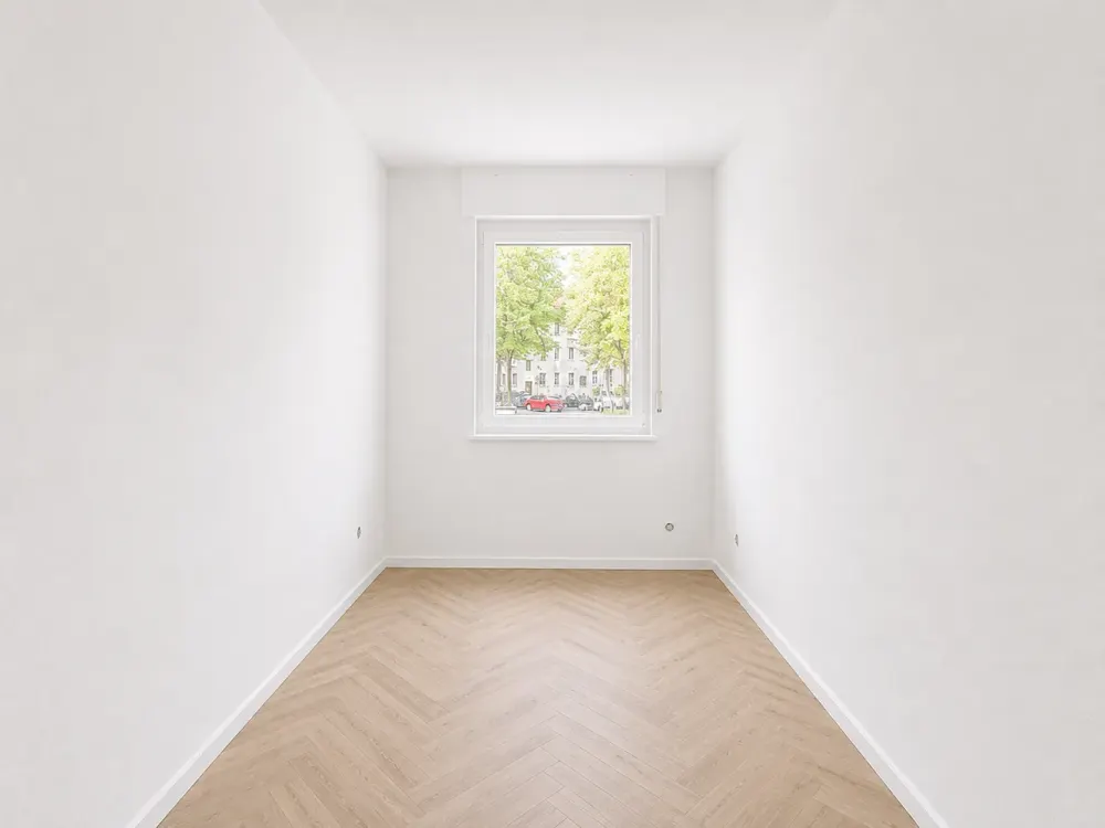 Kernsanierter Erstbezug: Helle 4-Zimmer-Wohnung mit EBK, WG-geeignet