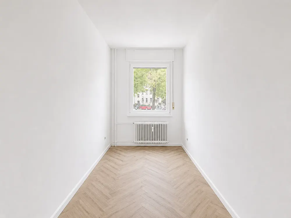 Kernsanierter Erstbezug: Helle 4-Zimmer-Wohnung mit EBK, WG-geeignet