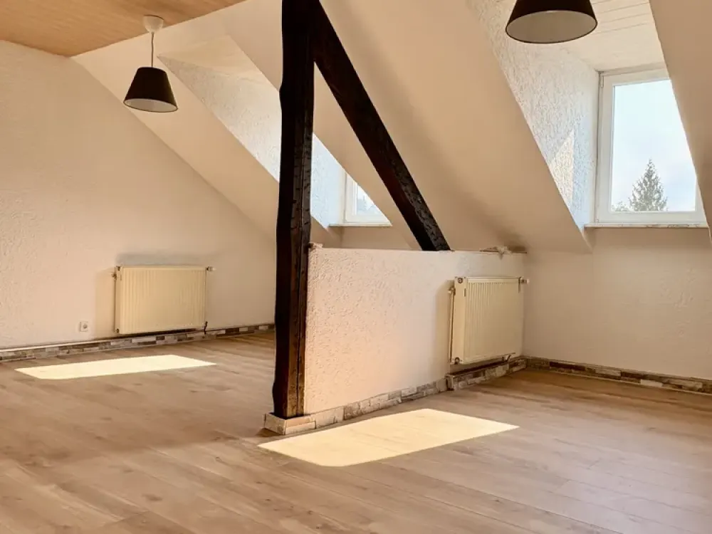 Wohnen mit Charakter: SEHR HELLE 3-ZKB-DG-WOHNUNG | 7 DACHGAUBEN | LUISENTHAL