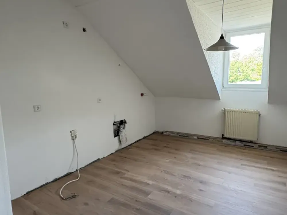 Wohnen mit Charakter: SEHR HELLE 3-ZKB-DG-WOHNUNG | 7 DACHGAUBEN | LUISENTHAL