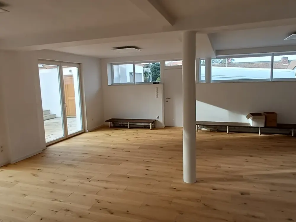 Newly renovated 3 1/2 room ground floor old building apartment Eichenplatz incl. large terrace/small garden (also for studio/office/..)