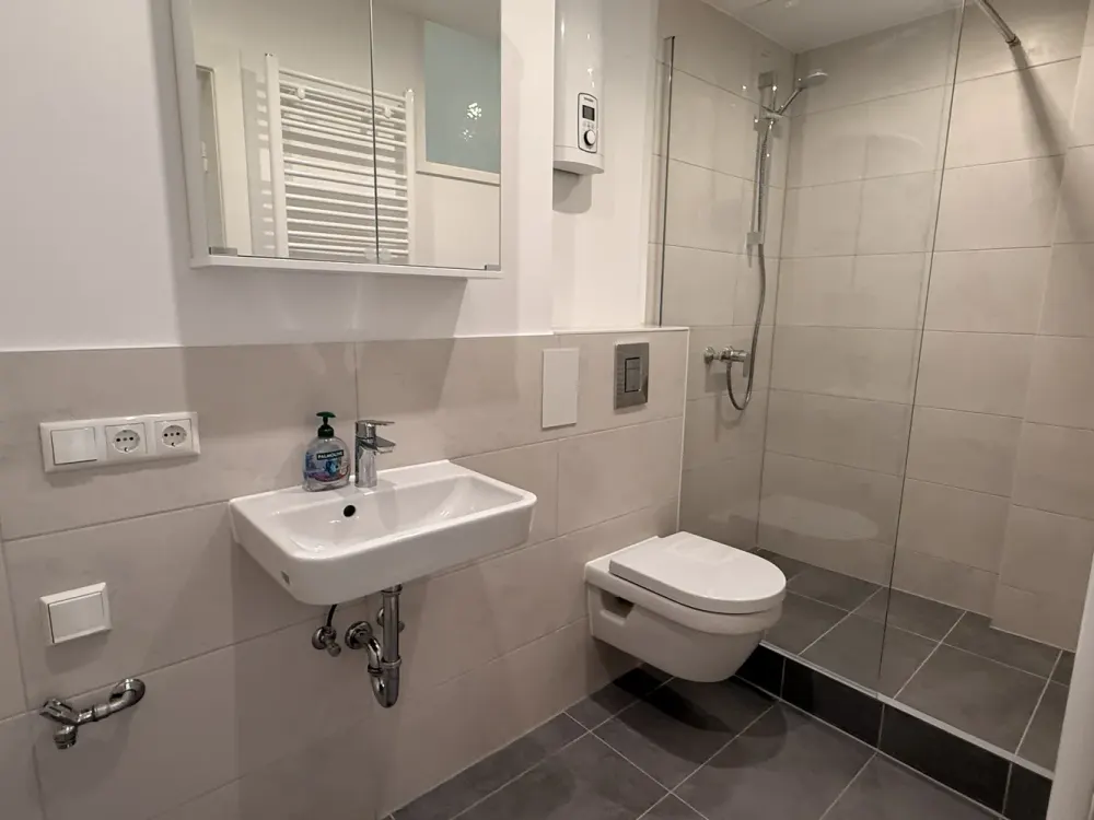 Gepflegte 3-Zimmer-Wohnung: Frisch saniertes Bad & viel Platz (85 m², 3. OG) in Hamburg-Eilbek