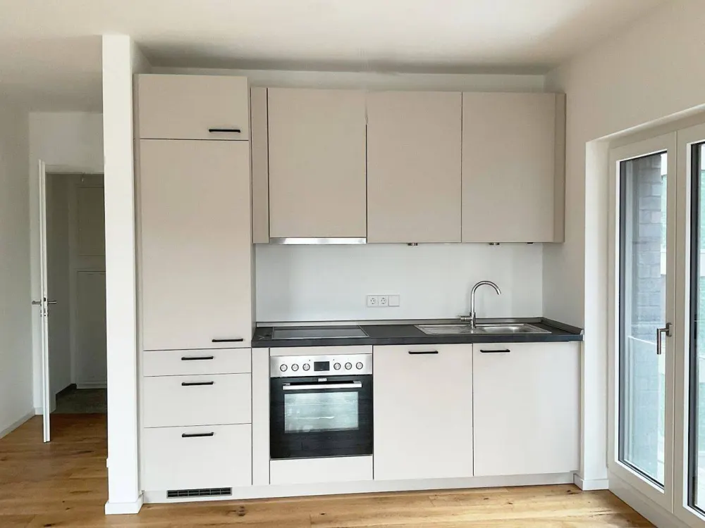 Hell & modern & viel Platz: 2 Zimmer + Balkon, guter Schnitt, modernes Tageslichtbad, Abstellraum