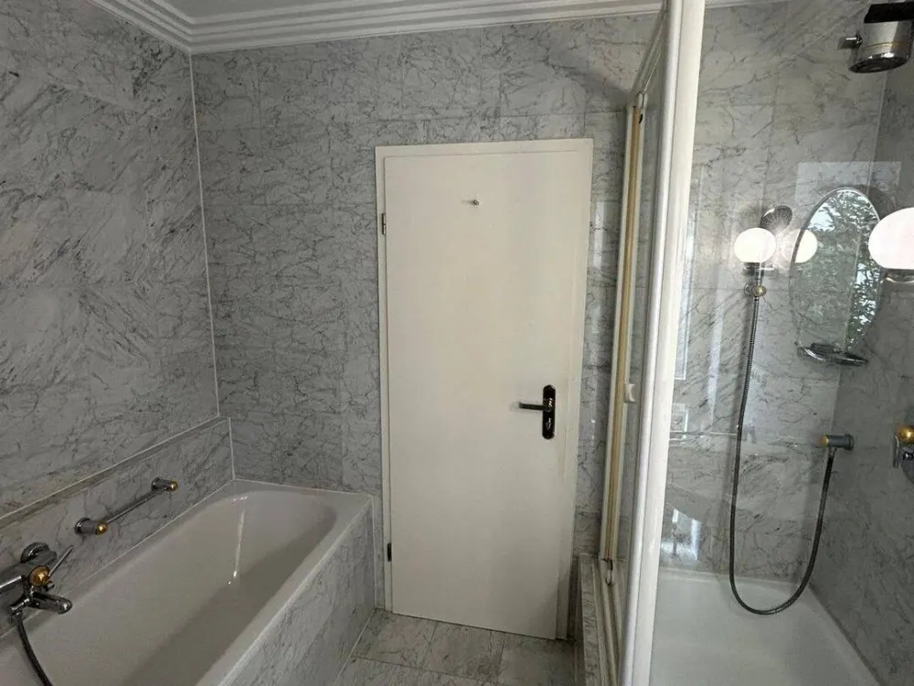 Geschmackvolle 3-Zimmer-Erdgeschosswohnung mit lux. Innenausstattung mit EBK in München Harlaching