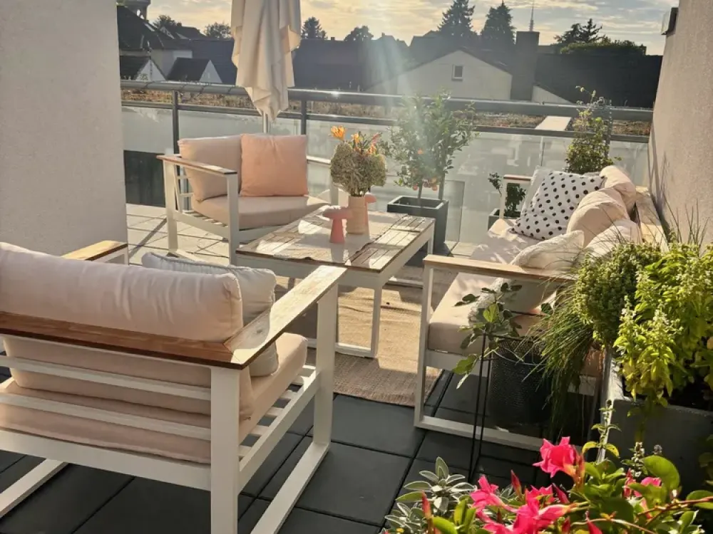 Bright Penthouse with 80 m² Panorama Terrace - Near MHH