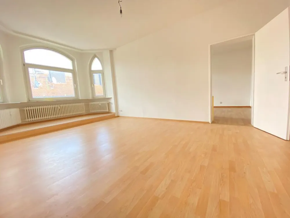 *** Großzügig geschnittenes 2-Zimmer-Altbauapartment - hell und freundlich ***