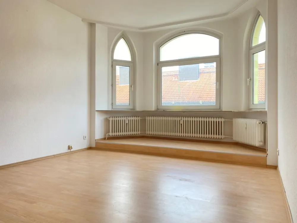 *** Großzügig geschnittenes 2-Zimmer-Altbauapartment - hell und freundlich ***