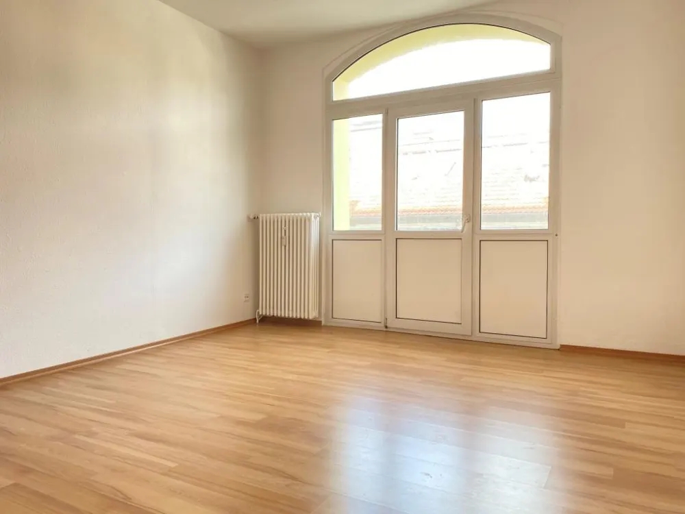 *** Großzügig geschnittenes 2-Zimmer-Altbauapartment - hell und freundlich ***