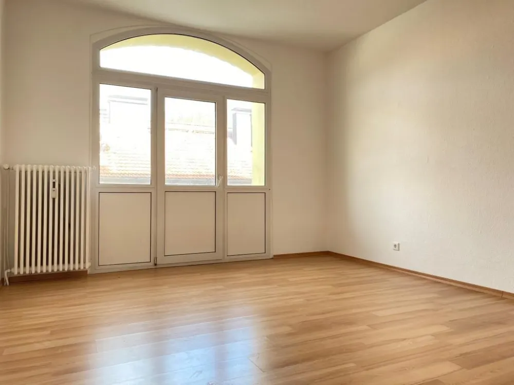 *** Großzügig geschnittenes 2-Zimmer-Altbauapartment - hell und freundlich ***
