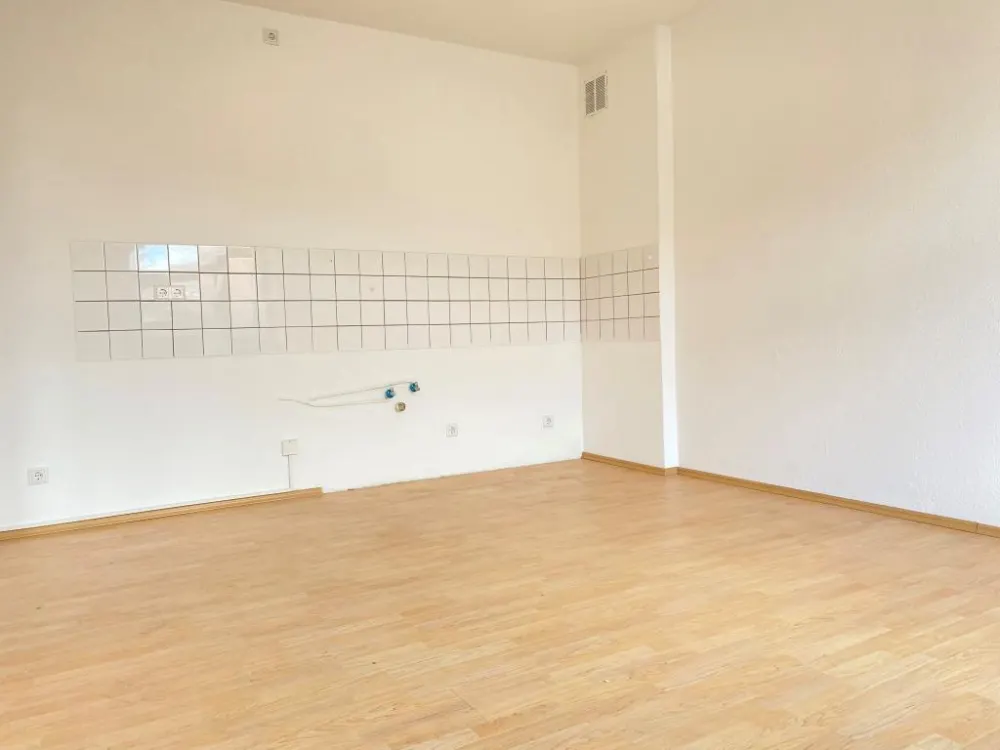 *** Großzügig geschnittenes 2-Zimmer-Altbauapartment - hell und freundlich ***
