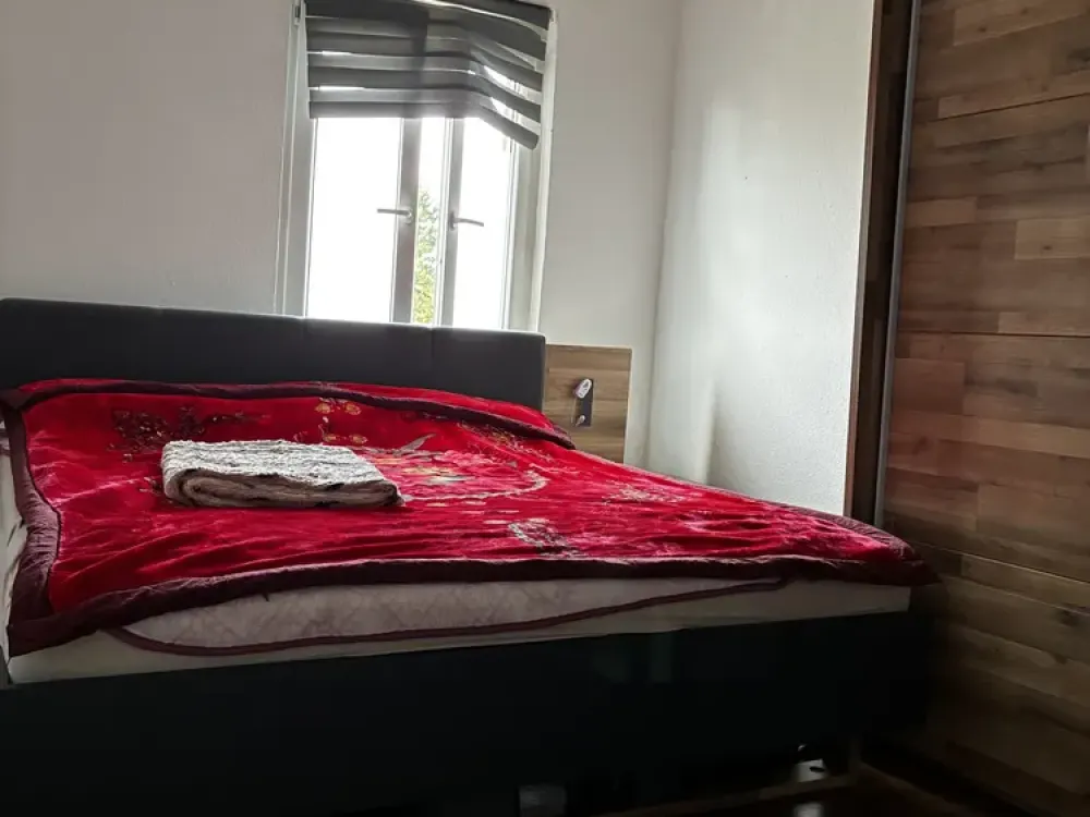 Zentrale 3 Zimmer DG-Wohnung in Altbau
