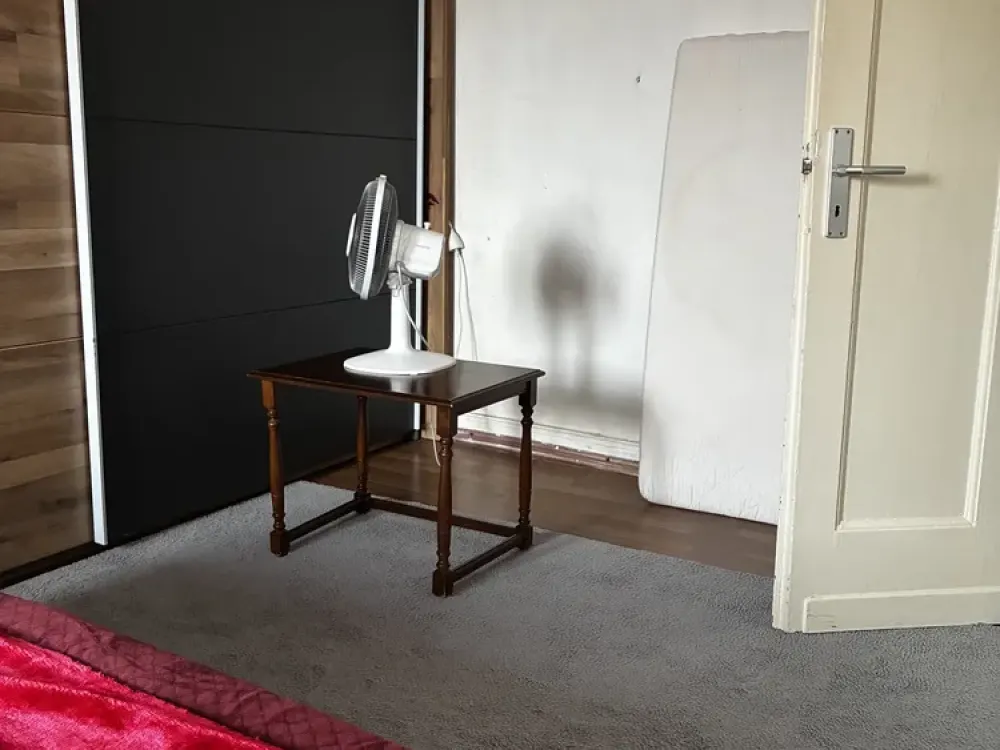 Zentrale 3 Zimmer DG-Wohnung in Altbau
