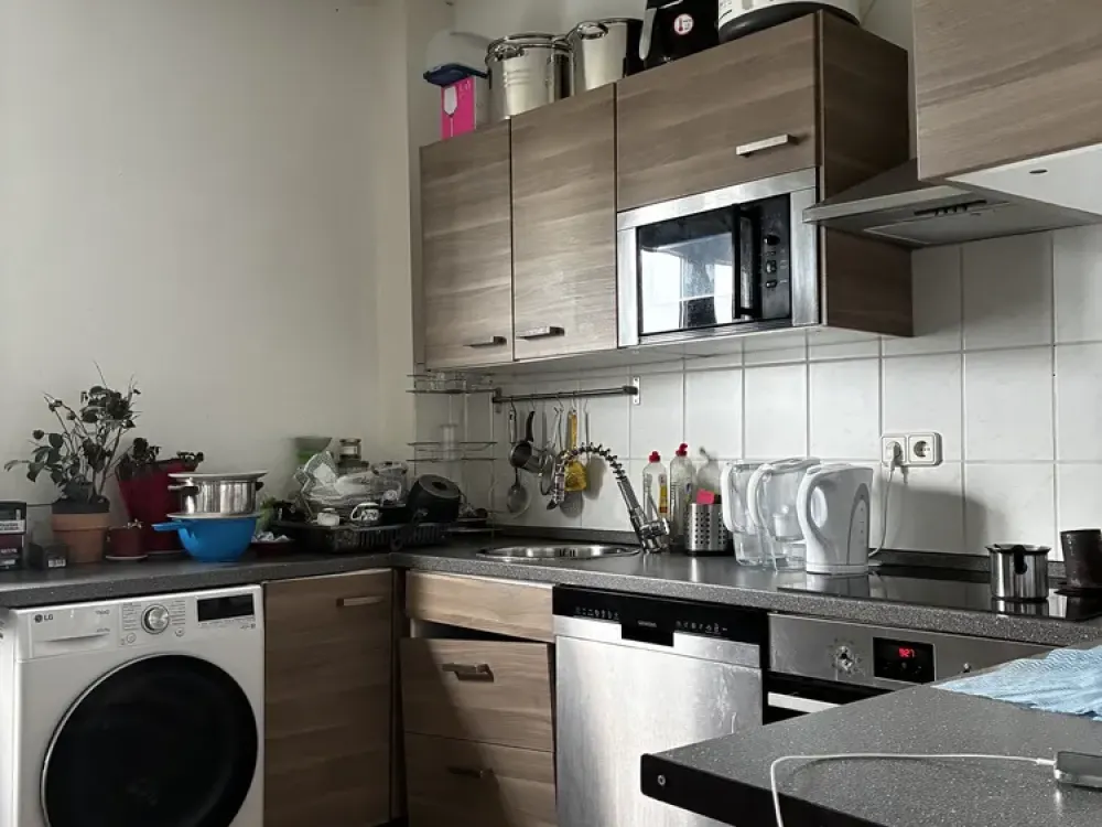 Zentrale 3 Zimmer DG-Wohnung in Altbau