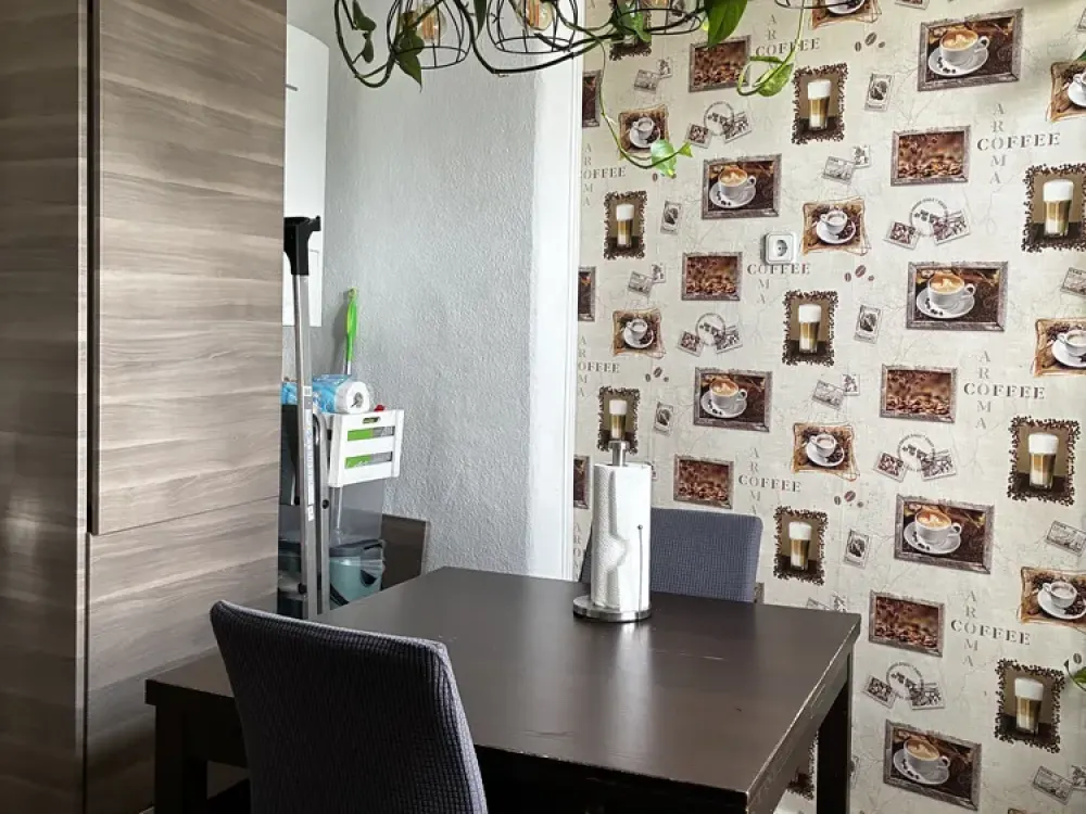 Zentrale 3 Zimmer DG-Wohnung in Altbau