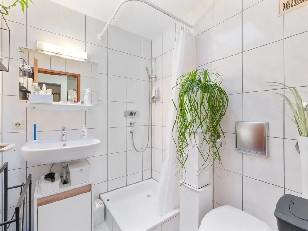 Helle 1-Zimmer-Wohnung mit Balkon & Stellplatz in ruhiger Waldrandlage, Stuttgart-Heumaden
